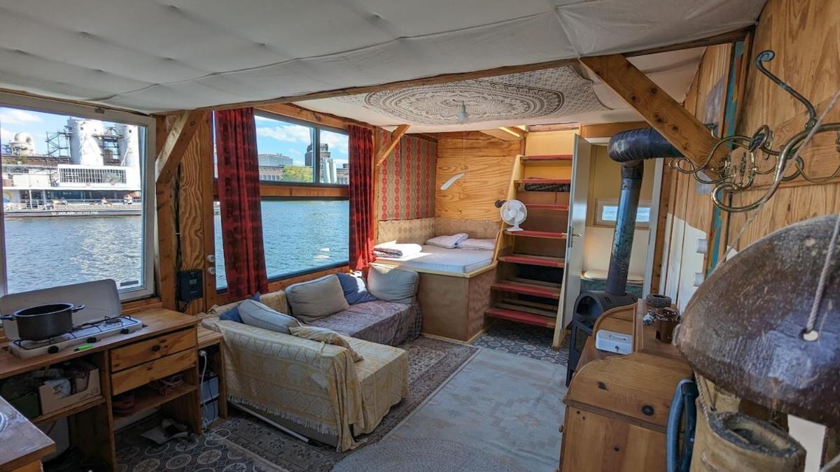 Botel Floating *